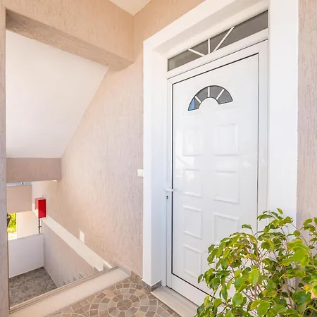 Aleksander Guest house Ksamil